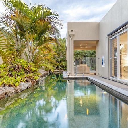 Luxury Resort Style Villa Pool By Custom Bnb Hosting Pelican Waters Esterno foto