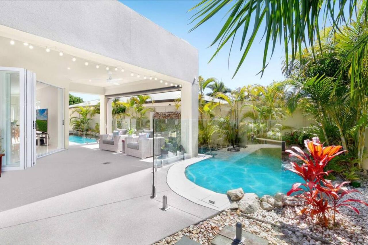 Luxury Resort Style Villa Pool By Custom Bnb Hosting Pelican Waters Esterno foto