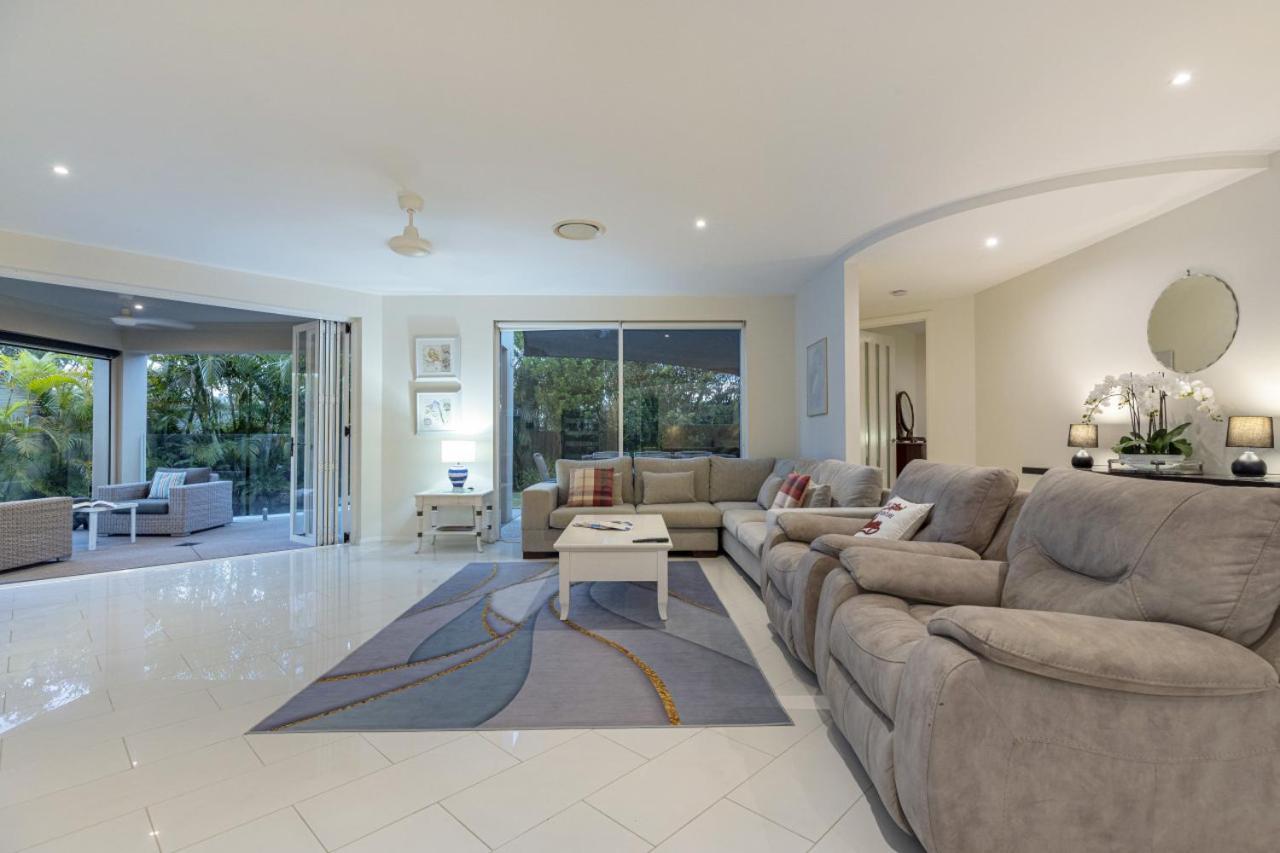 Luxury Resort Style Villa Pool By Custom Bnb Hosting Pelican Waters Esterno foto